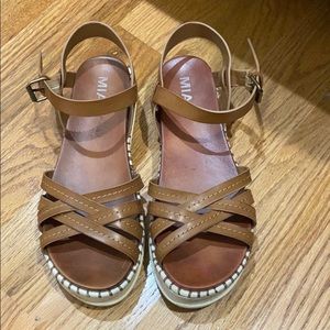 Mia leather sandals!